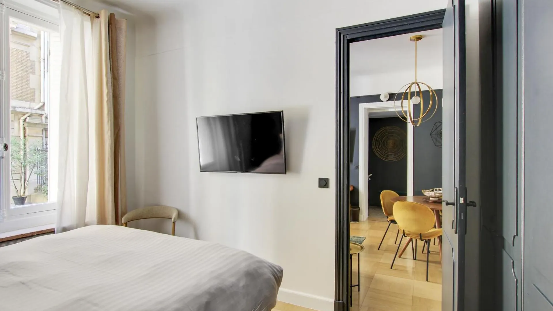 Sejours Parisiens / Suite Belle Courcelles / 4*